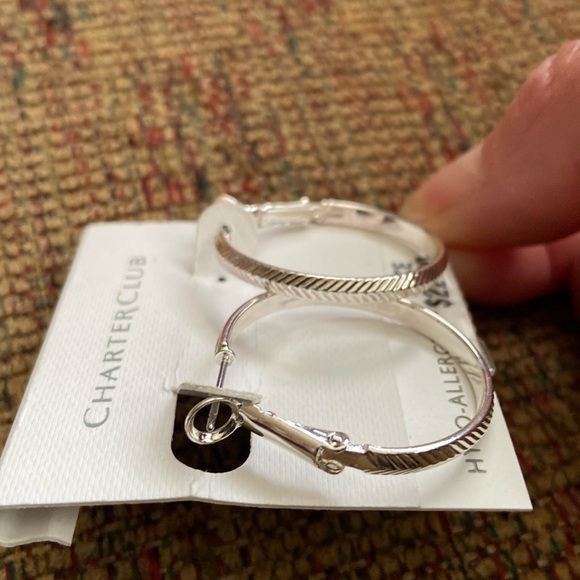NWT Charter Club Silver Tone Medium Chevron Omega Hoop Earrings Hypoallergenic - Picture 6 of 6